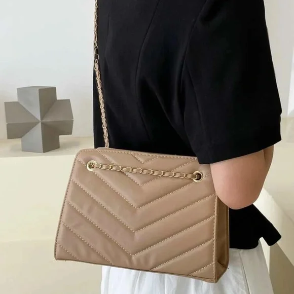 Minimalist Chevron quilted handbag nude black white chain - Picture 5 of 12